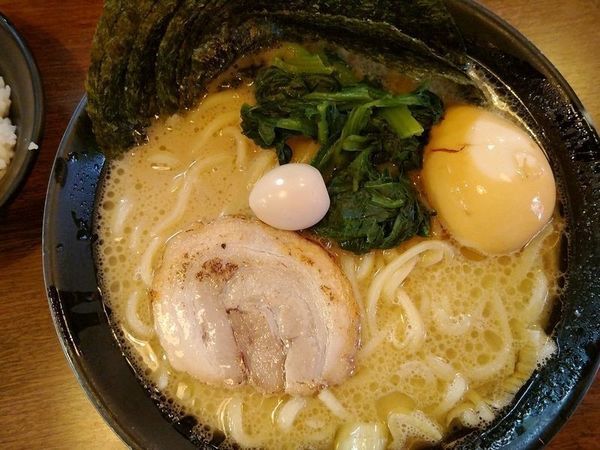 「味玉ラーメン＋のり」@濃厚豚骨ラーメン 濱虎家の写真
