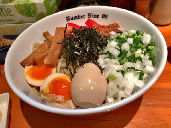 「【限定】冷やし辛まぜそば＋味玉＋ネギハーフ＋1/2ライス」@麺Dining Number Nine 09の写真