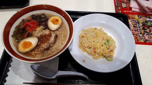 「とんこつラーメン 黒 (味たま)」@ばりかた屋 アリオ市原店の写真