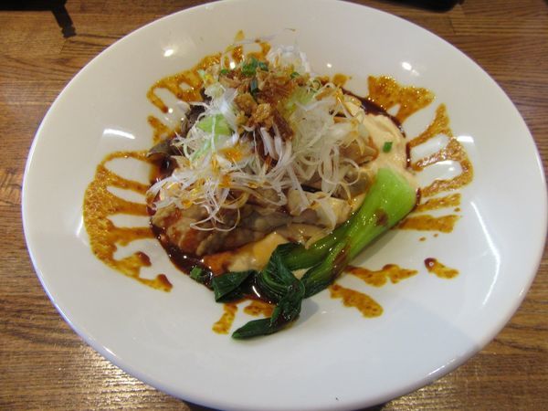 「限定　冷たい沙茶醬を使ったクリーミー担々麺 よだれ鷄のせ」@らー麺屋 バリバリジョニーの写真