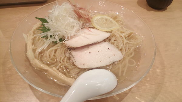 「冷やしらぁ麺(850円)＋大盛(100円)」@らぁ麺 鳳仙花の写真