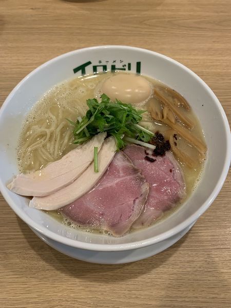 「特製ラーメン(大盛)」@ラーメン イロドリの写真