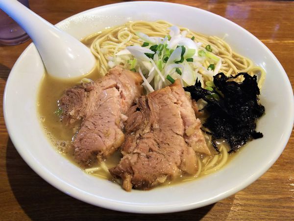「煮干そば 白醤油（中盛り）￥750」@中村屋総本山の写真