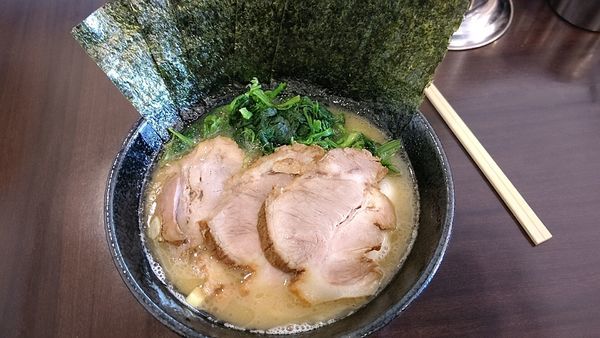 「特製西輝醤油+ほうれん草」@ラーメン 西輝家の写真