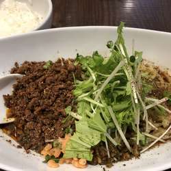 つゆ無し黒胡麻坦々麺、4辛、4痺れ＋ランチ半ライス