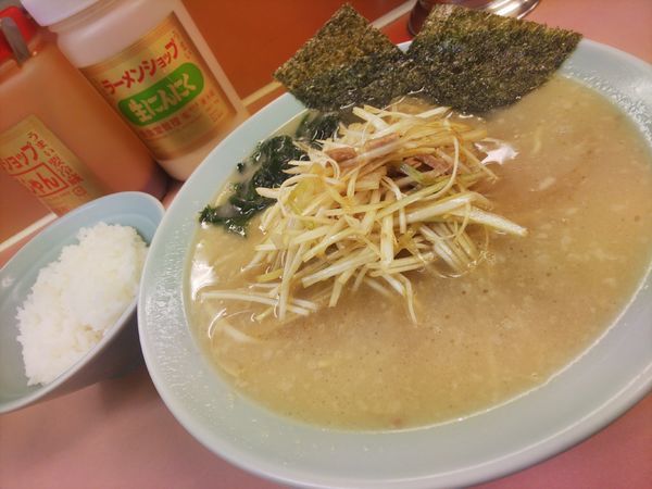 「ネギラーメン＆半ライス」@ラーメンショップ椿 新奥多摩街道店の写真