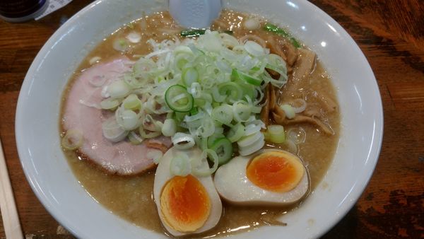 「みそらーめん中盛850円＋クーポン味玉子追加(無料)」@こってりらーめん 誉の写真