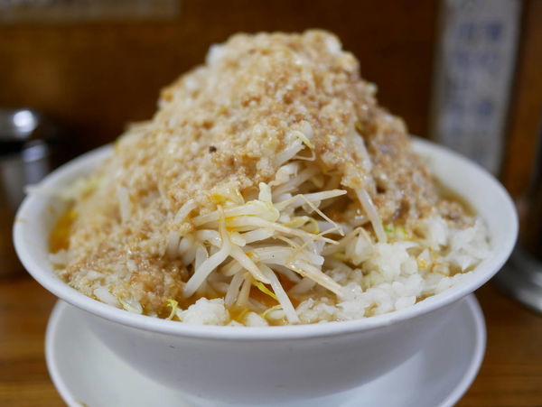 「味噌ラーメン 麺硬め＋ヤサイ＋アブラ＋玉ねぎ」@ラーメン麺徳 東上野店の写真