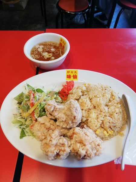 「大盛りチャーハン　唐揚げセット　800円」@郭 政良 味仙 東京神田西口店の写真