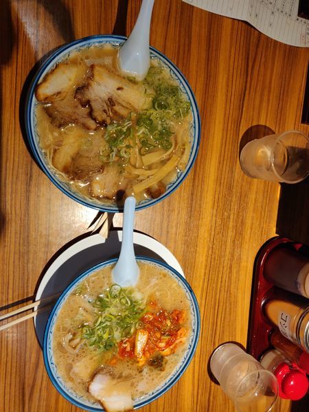 「チャーシューラーメン、キムチラーメン」@元祖赤のれん 節ちゃんラーメン 天神本店の写真