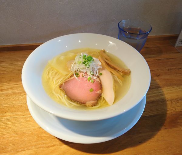 「塩そば」@らーめん専門 うしおととりの写真