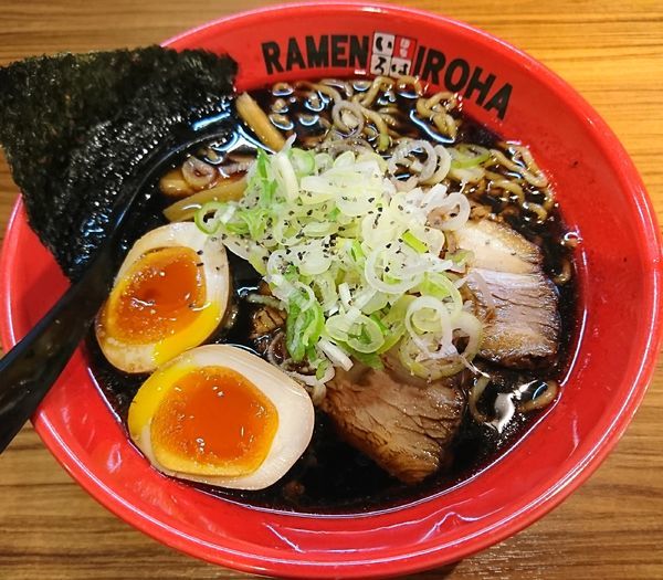 「富山ブラック味玉らーめん(890円)」@麺家いろは CiC店の写真