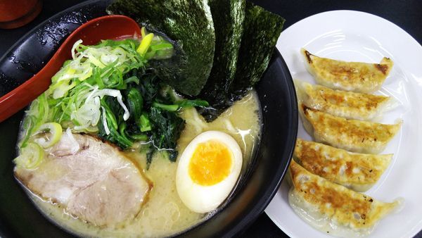 「ラーメン(並)¥690+餃子¥250」@中川家の写真