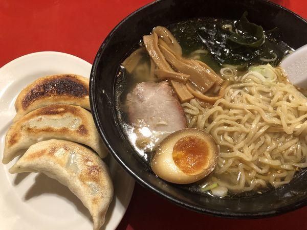 「塩ラーメン（大盛）＆餃子」@味のきんせいの写真