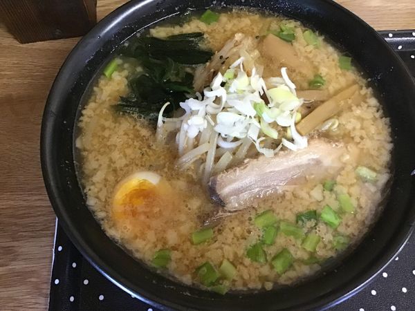 「みそラーメン750円(背油多め)」@MAKIBAの写真
