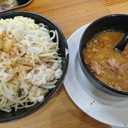 つけ麺(中)¥800ﾔｻｲｱﾌﾞﾗﾆﾝﾆｸ