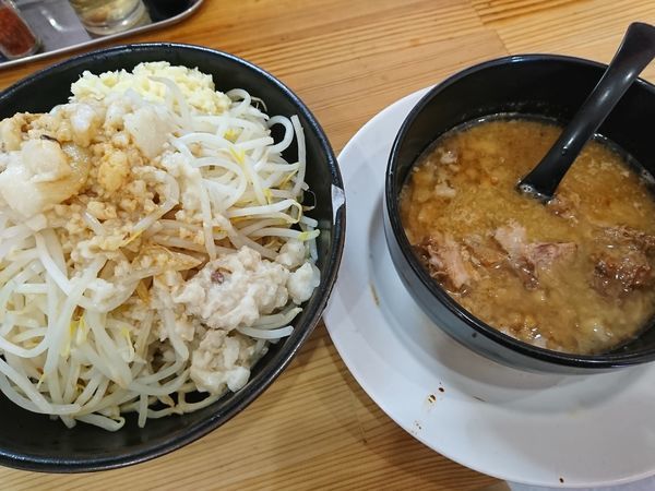 「つけ麺(中)¥800ﾔｻｲｱﾌﾞﾗﾆﾝﾆｸ」@J郎麺の写真