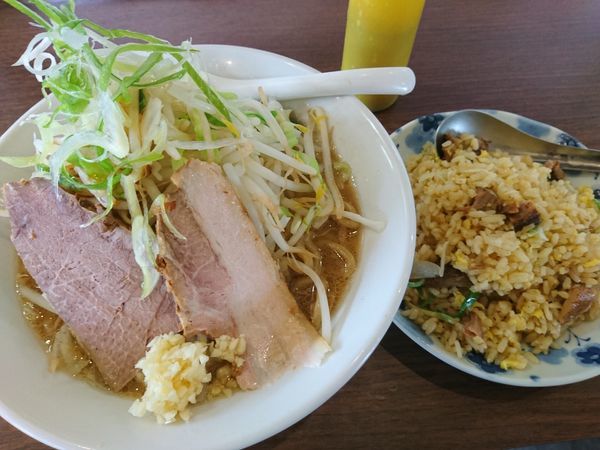 「がっつりラーメン¥760＋半炒飯¥360」@ラーメン岩佐 下鶴間店の写真