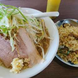 がっつりラーメン¥760＋半炒飯¥360