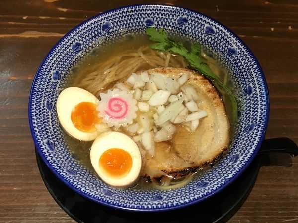 「あっさり派 飛魚だしそば 味玉」@無添加ラーメン専門 だしと麺の写真