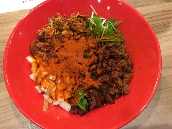 「麻辣＋温玉」@ラーメン まぜそば えにしの写真