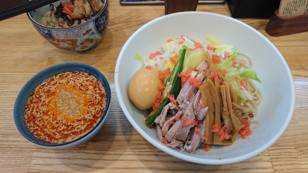 「【限定】冷し辛つけそば 920円 + 豚ばらごはん 300円」@中華そば専門 とんちぼの写真