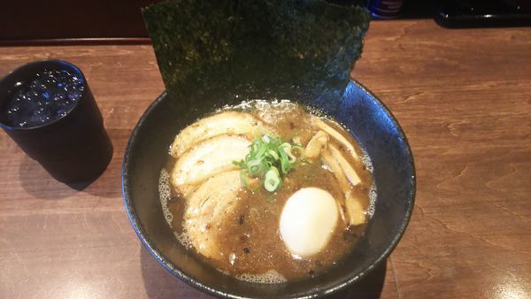 「得のせ魚介豚骨ラーメン 900円」@麺や いかりの写真
