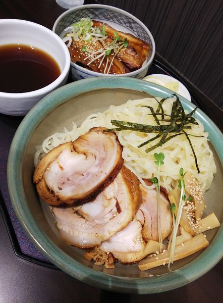 「ざるちゃーしゅーめん（大盛り）＋豚皿」@手打ちらーめん 満月の写真