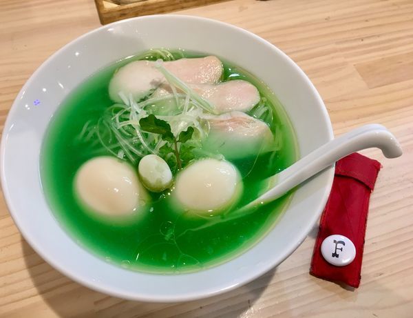 「鶏清湯 白葡萄」@濃厚鶏出汁拉麺 吉法師 KIPPOSHIの写真