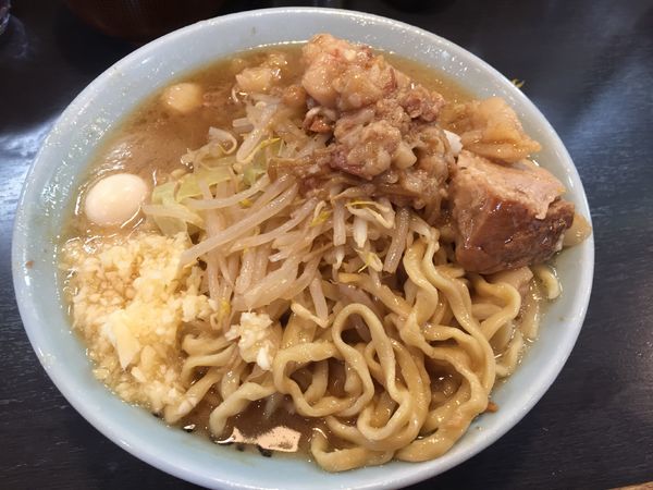 「ラーメン¥850(麺半分、ニンニク&チョイ脂)」@自家製麺 No11の写真