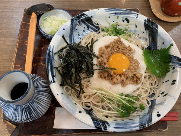 「淡雪納豆そば 1000円」@謙徳蕎麦屋 謙徳エンゼル店の写真