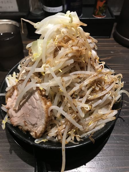 「カネシ醤油ラーメン、ヤサイ」@麺や 久の写真