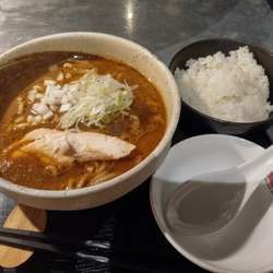 香煎黒味噌ラーメン(750円)+小ライス(100円)