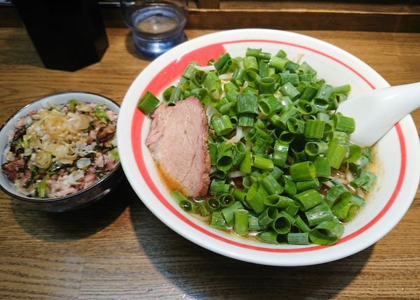 「ネギそば(ピリ辛)＋そぼろご飯」@青竹平打ち中華そば 麺壱吉兆の写真