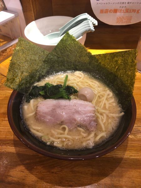 「豚骨醤油ラーメン」@豚骨醤油ラーメン マルセイの写真