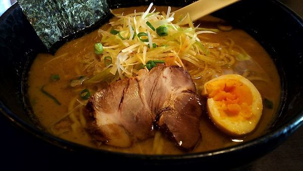 「ネギラーメン(大盛り) 海苔(別皿)」@横濱家 市ヶ尾店の写真