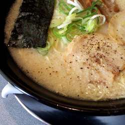 嵐げんこつらあめん(700円)大盛(150円)ライス(無料)