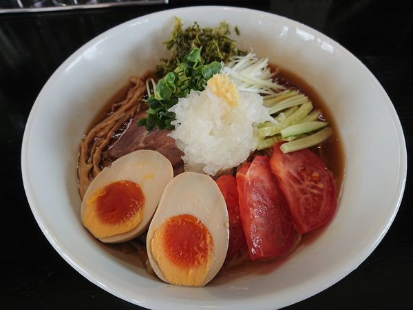 「【限定】冷やしとびうおラーメン850円＋味玉&半ライス」@麺や 笑 ～Sho～の写真