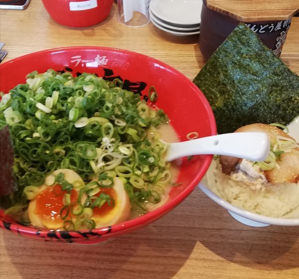 「ラーメン+チャーマヨ丼(ランチセット)、ネギ､味玉、半替玉」@ラー麺ずんどう屋 相模原鵜野森店の写真