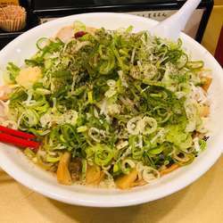醤油かつおラーメン ごっつ 中盛 薬味メンマ増し