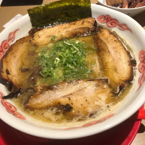 「醤油鶏豚骨らーめん」@一龍亭の写真