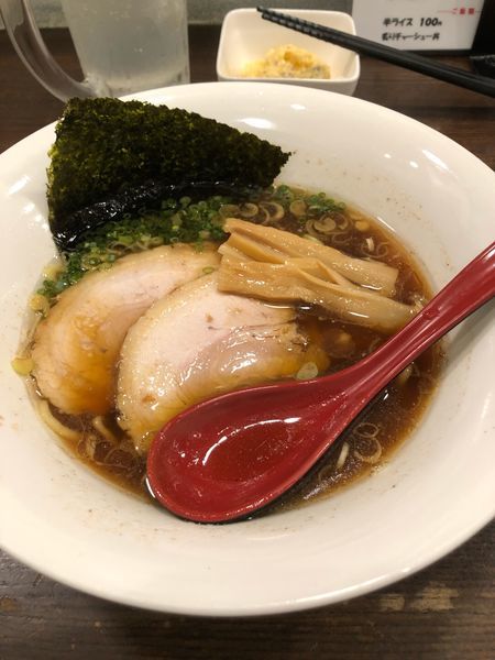 「醤油らーめん」@東京スタイルみそらーめん ど・みそ 西新井店の写真