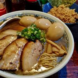 あっさり煮干し醤油らーめん+チャーシュー増し+味玉×3+他