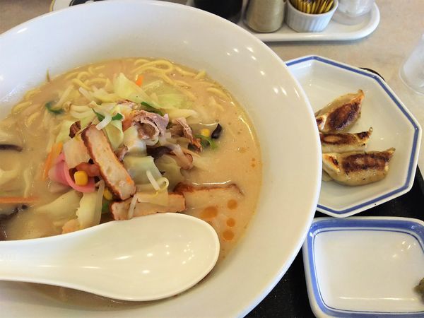 「長崎ちゃんぽん(麺1.5倍) 薄皮ぎょうざ3個ランチ¥691」@長崎ちゃんぽん リンガーハット 綾瀬市役所前店の写真