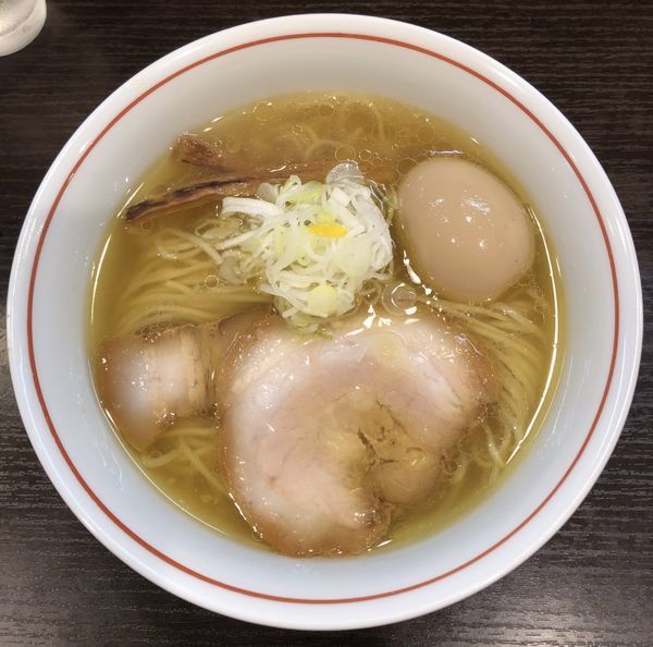 「しおらーめん　930円+比内地鶏の味玉」@らーめん颯人の写真