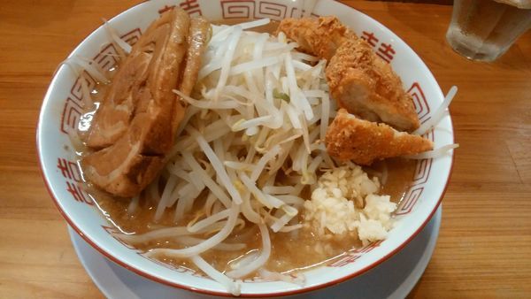 「みそ850円+ヒデチキ150円」@麺や 豚八の写真