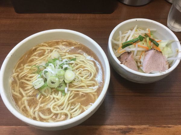 「あっさり醤油らーめん《生姜醤油》+プレーン(¥820)」@麺処 一笑の写真