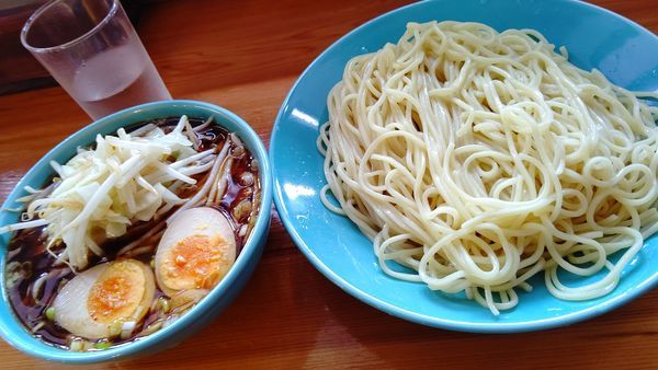 「つけそば大盛り(１、５倍)８００円＋野菜１００円＋味玉１００」@つけそば 麺吉の写真