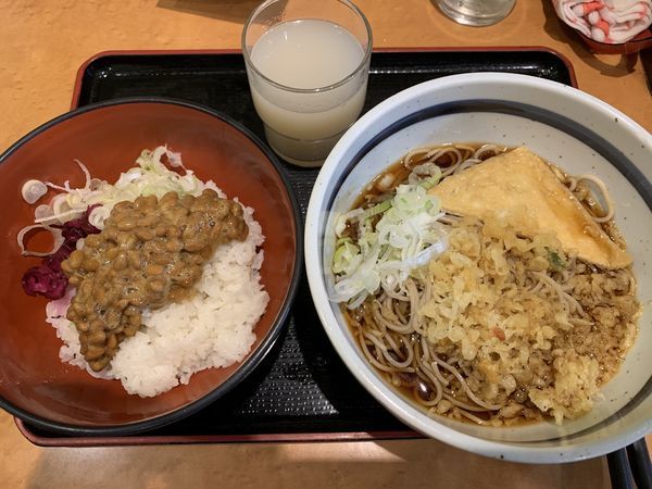 「ミニ納豆丼たぬききつね 500円」@蕎麦 一心たすけ 田町店の写真