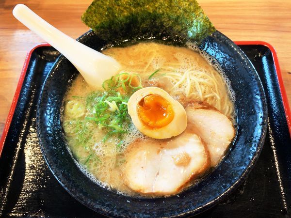 「こってりラーメン」@こだわりらーめん 若虎の写真